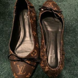 LV woman’s shoes size 39